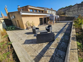 Appartement 3 chambres avec grande terrasse dans le centre de Pernes les Fontaines